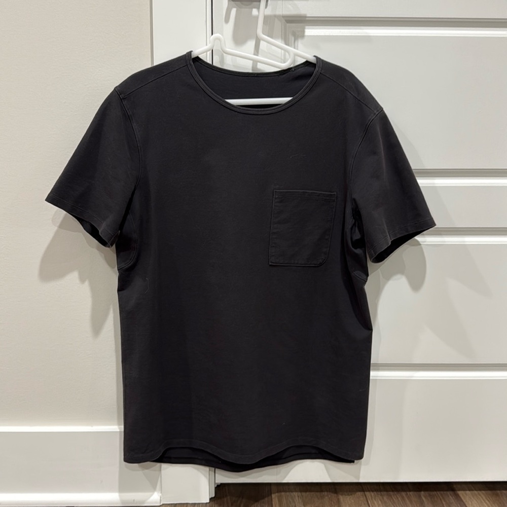 Lululemon grey pocket casual tee